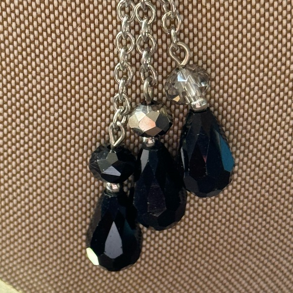 Black faceted glass teardrop shaped beaded necklace and earring set - Picture 8 of 13